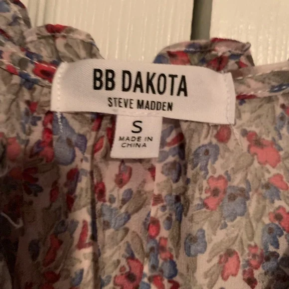 BB DAKOTA
STEVE MADDEN Floral Dress NWT - Picture 3 of 3